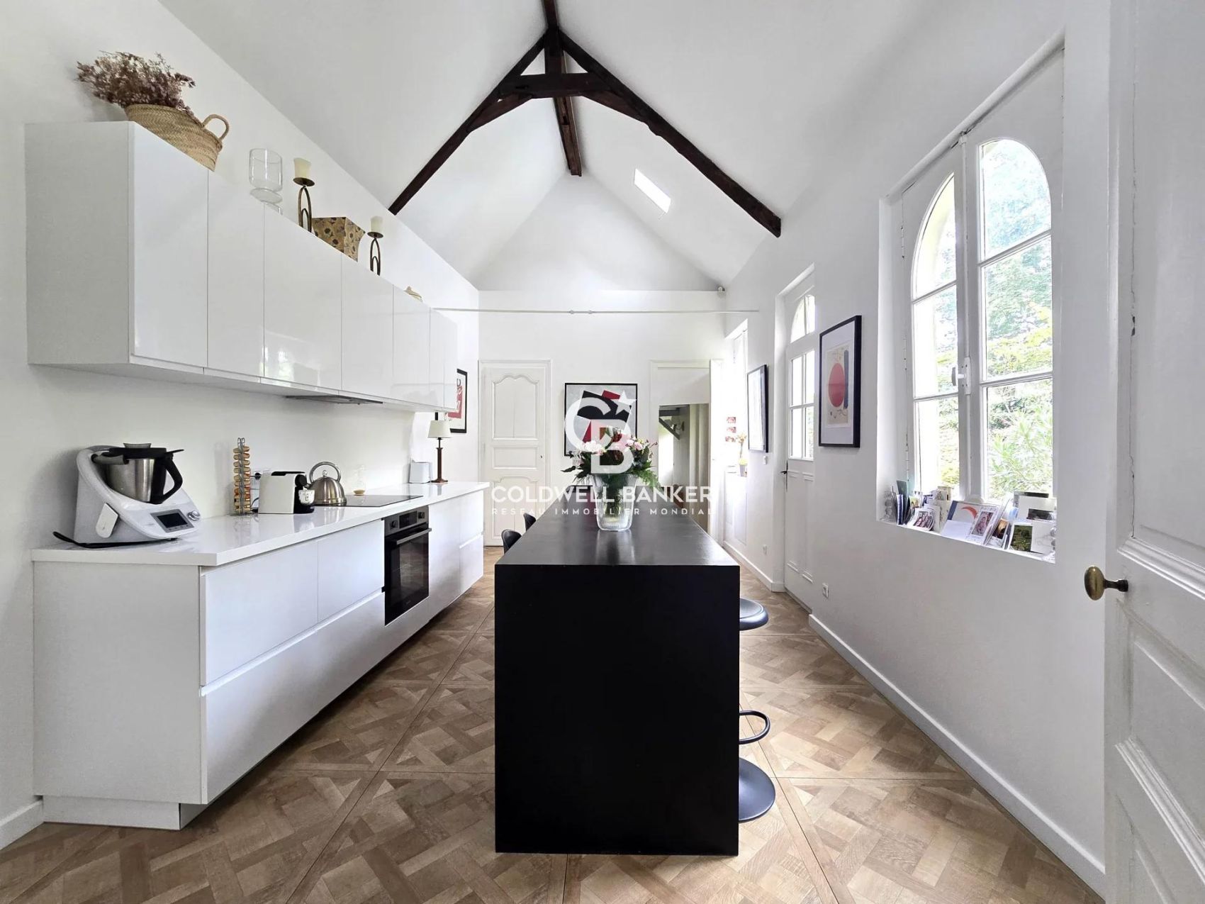 Mettre en vente une maison de charme rénovée demande une expertise particulière : nous valorisons chaque détail pour attirer des acheteurs qualifiés.