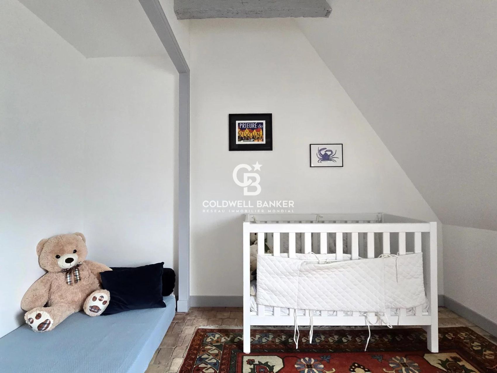 Acheter une maison de charme en centre-ville : découvrez cette demeure élégante rénovée avec goût, parfaite pour ceux qui souhaitent allier authenticité et confort moderne.