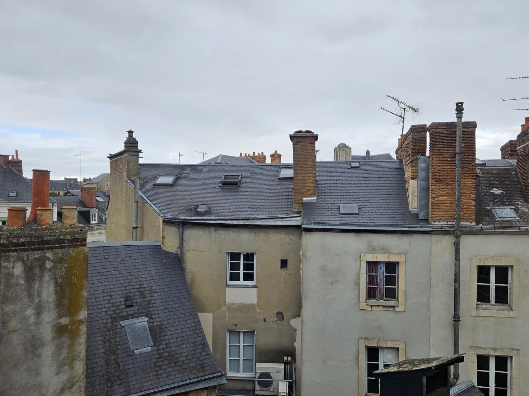 Immeuble avec potentiel à vendre pour investissement locatif dans le centre ville du Mans