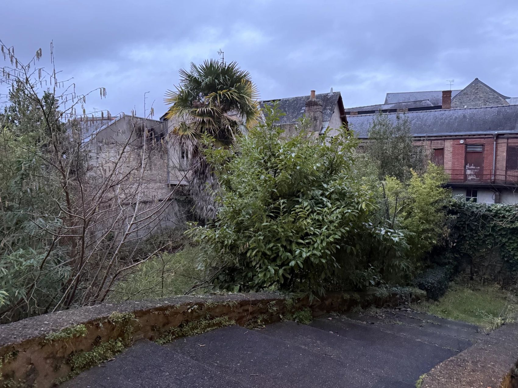 Appartement de charme à vendre à Laval avec caves et jardin