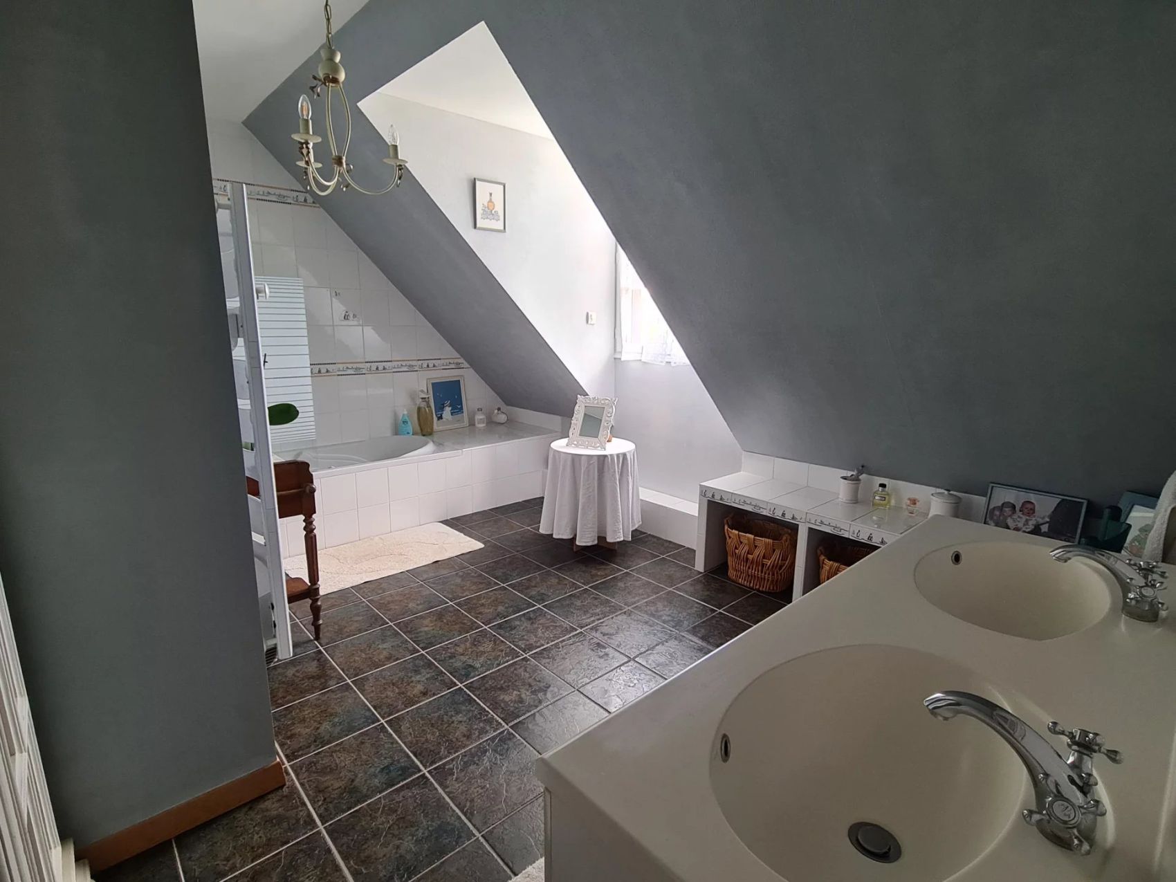 Magnifique maison à vendre à Ecommoy avec 4 chambres, piscine et Garage