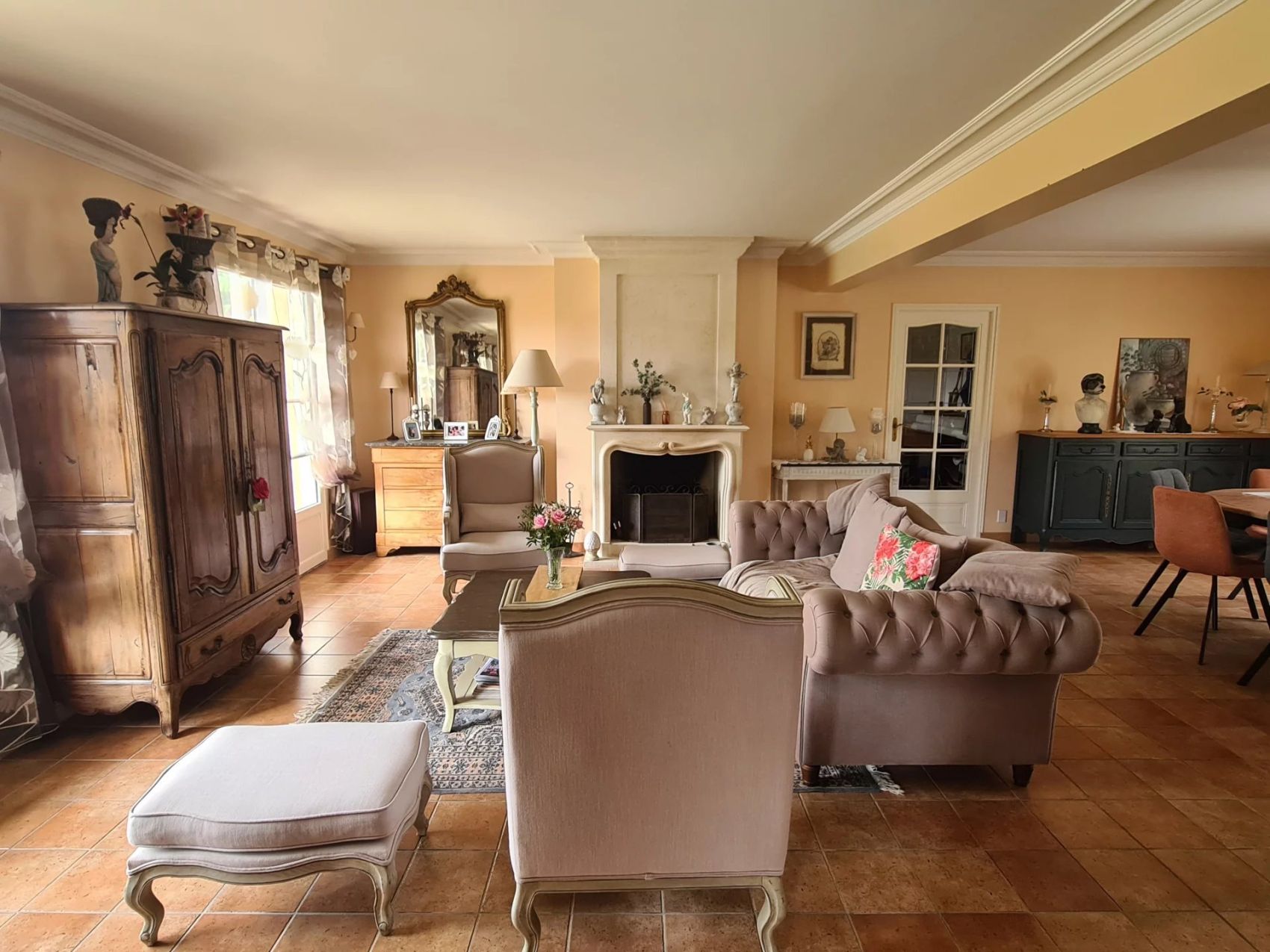 Magnifique maison à vendre à Ecommoy avec 4 chambres, piscine et Garage