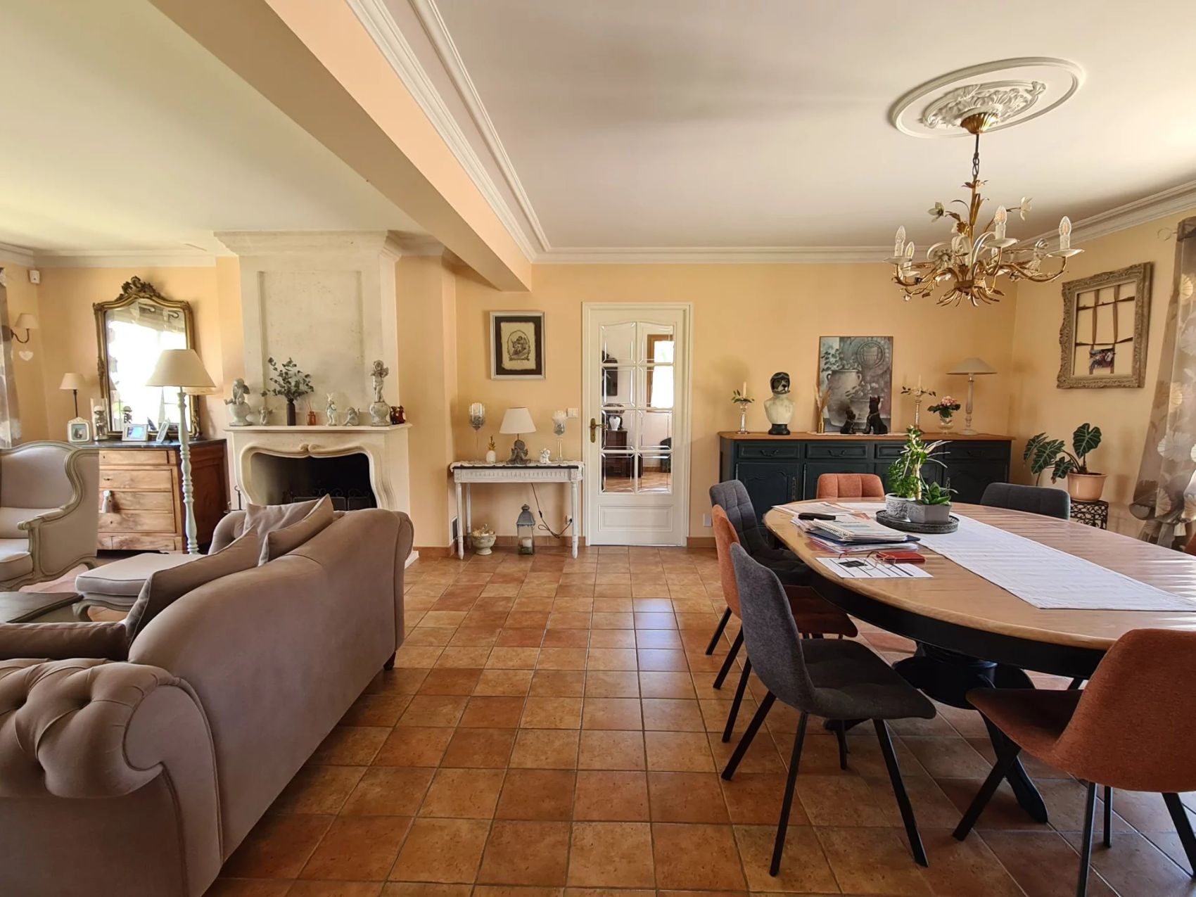 Magnifique maison à vendre à Ecommoy avec 4 chambres, piscine et Garage