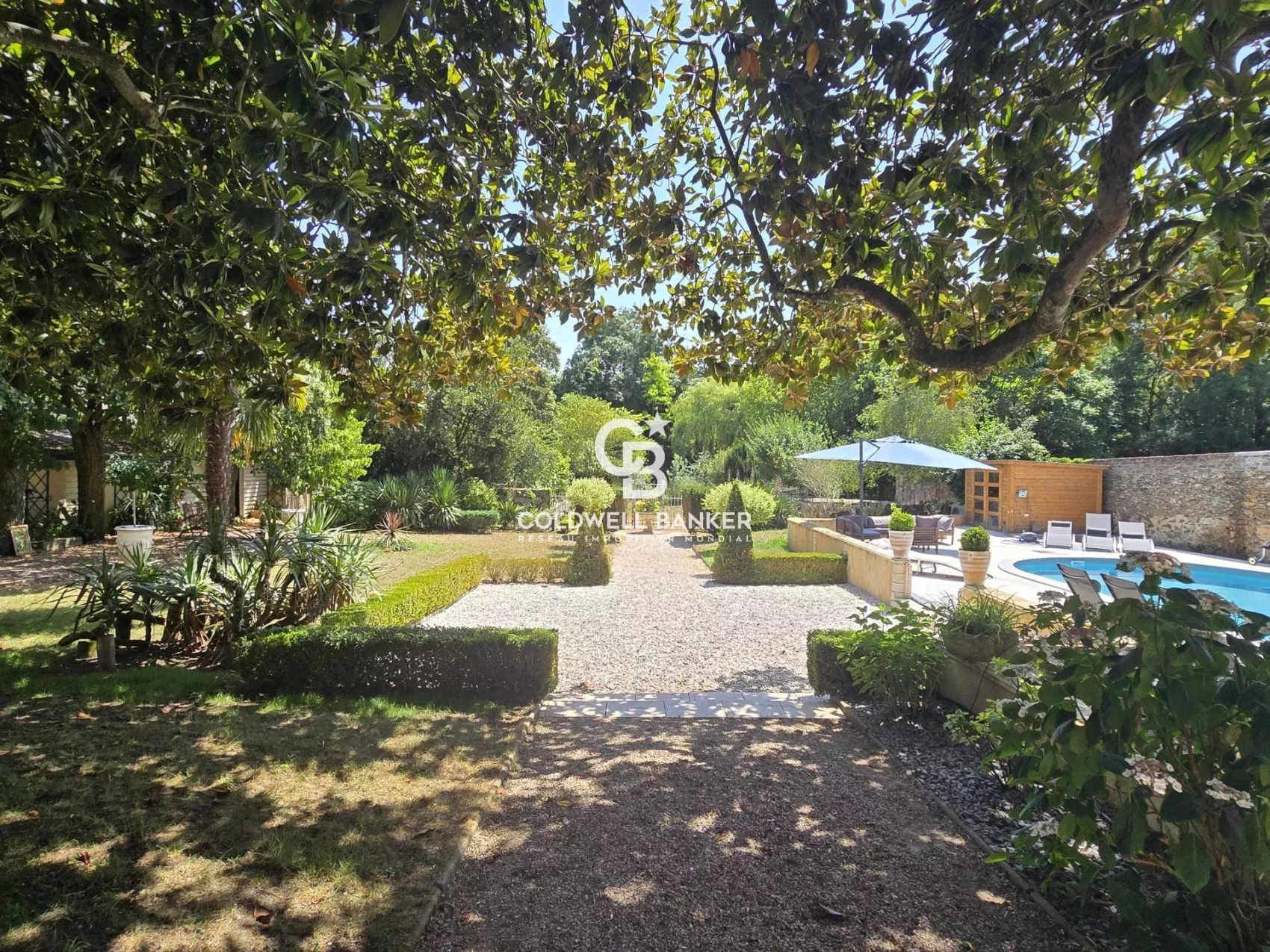 acheter une magnifique maison avec piscine à Arnage