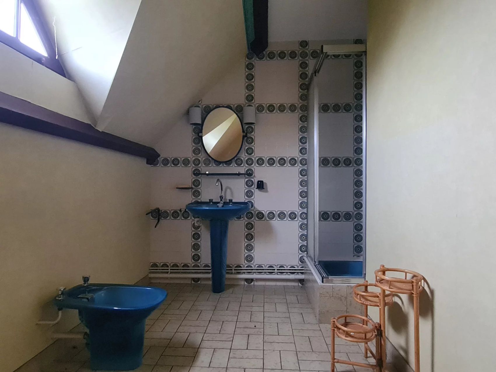 maison à vendre avec travaux de décoration et potentiel en sarthe proche du mans