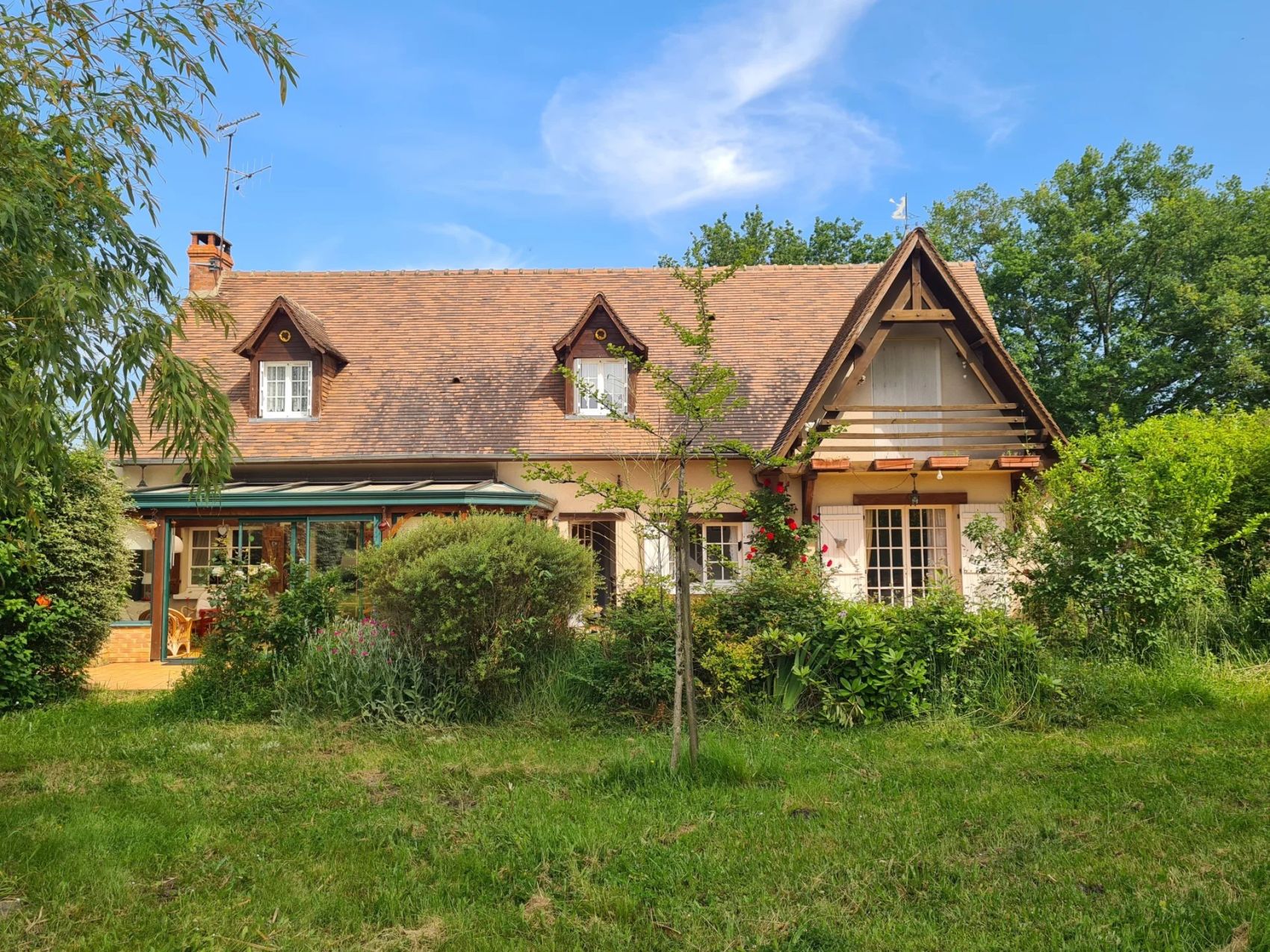 Propriété avec terrasse et grand jardin en sarthe