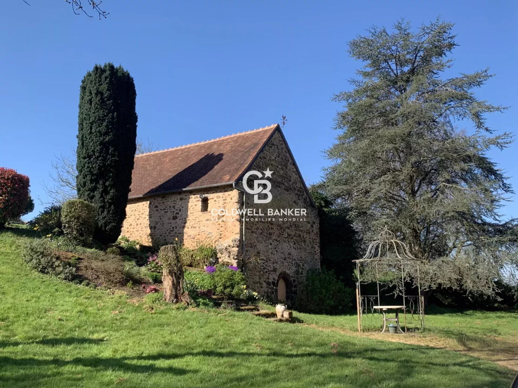 acheter une maison de campagne en sarthe avec grand parc et terrain de tennis