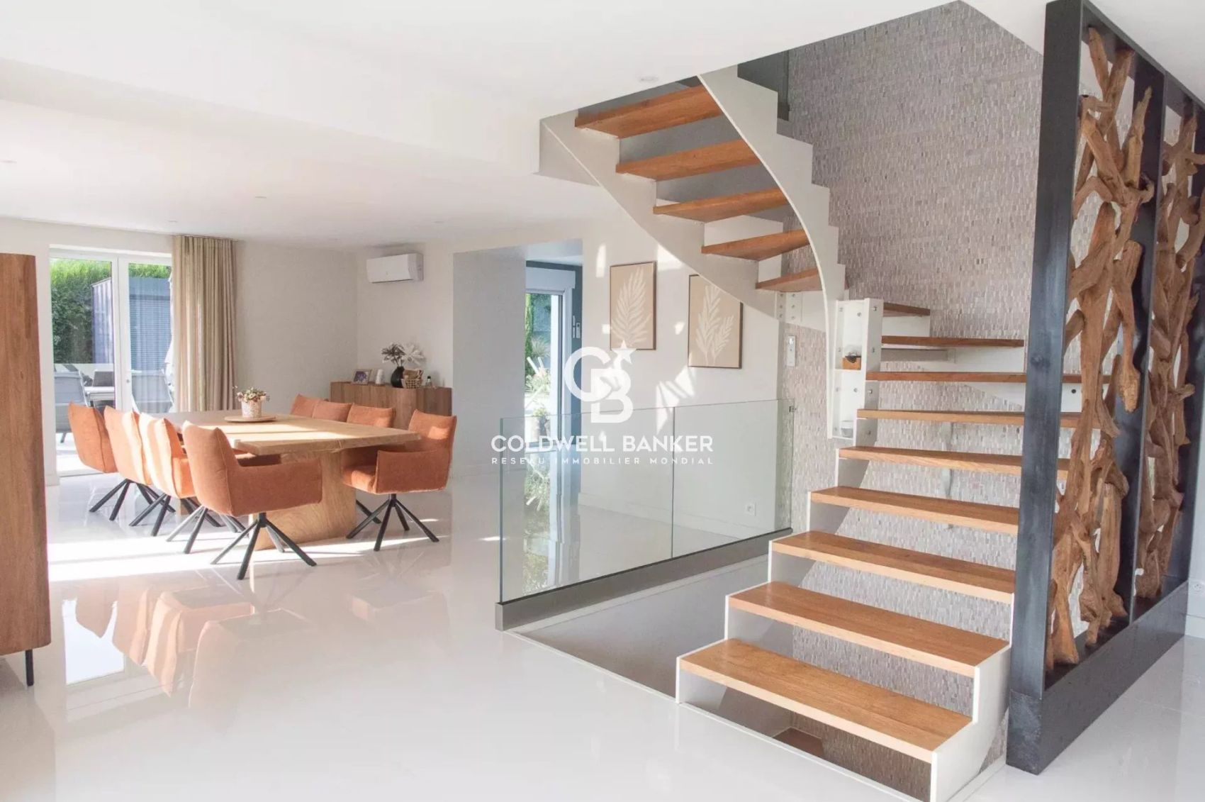 acheter une maison contemporaine avec piscine dans un environnement calme en Mayenne