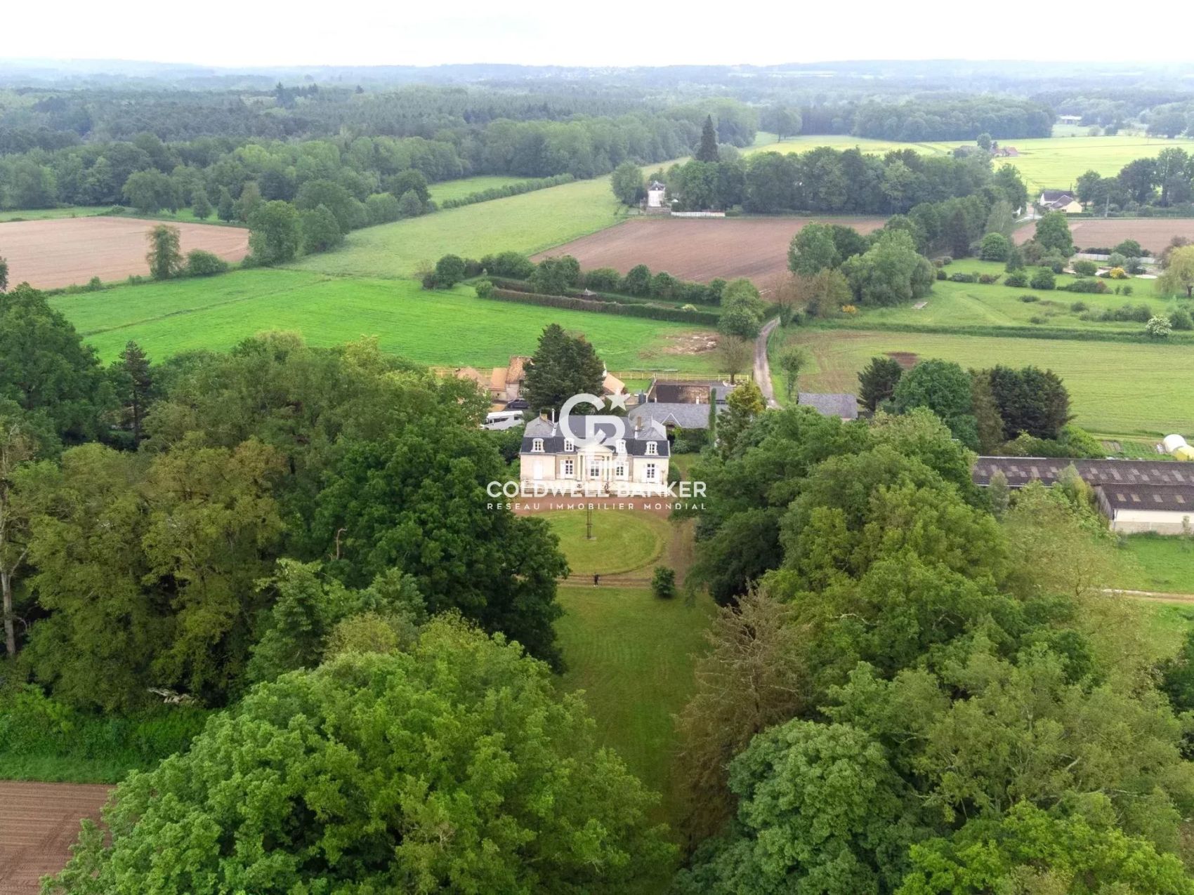 château à vendre pour chambres d'hôte ou résidence principale en sarthe proche du mans