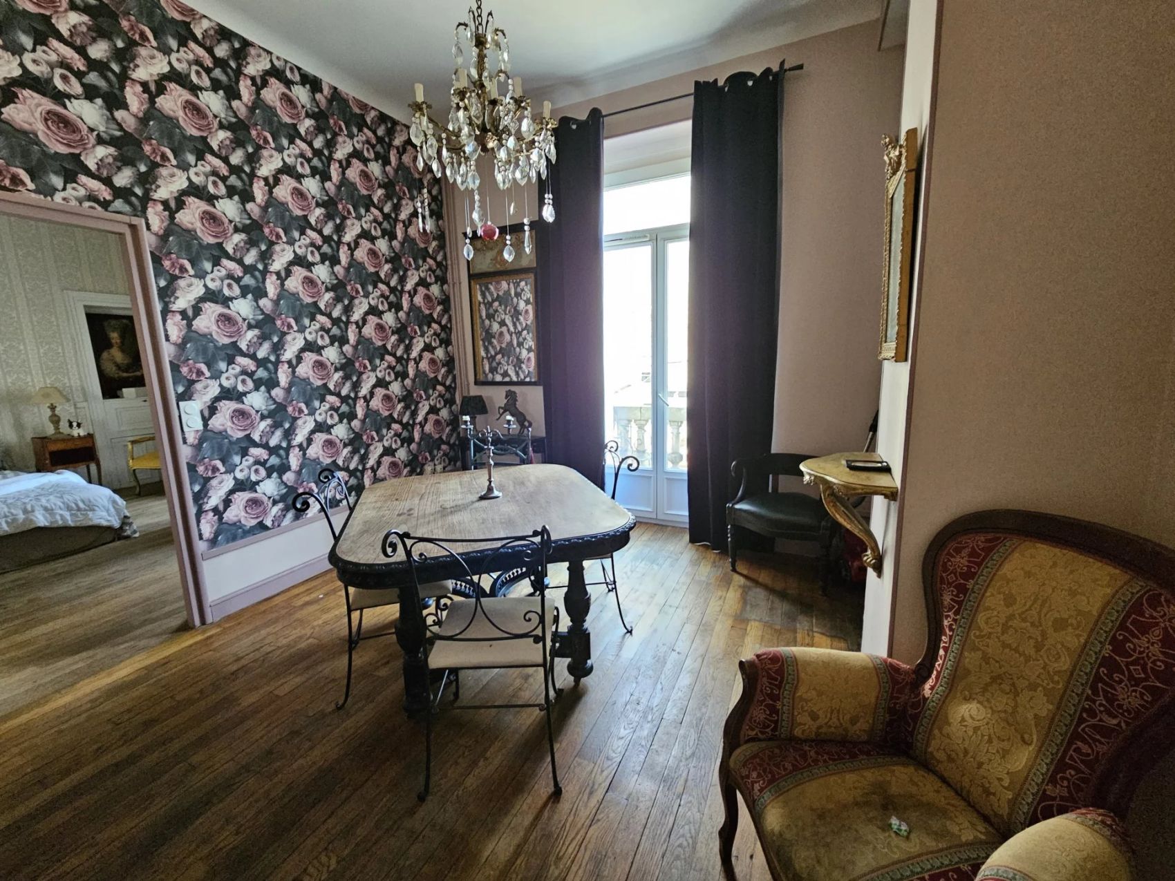 appartement à vendre avec moulures et plafonds hauts en centre ville du mans