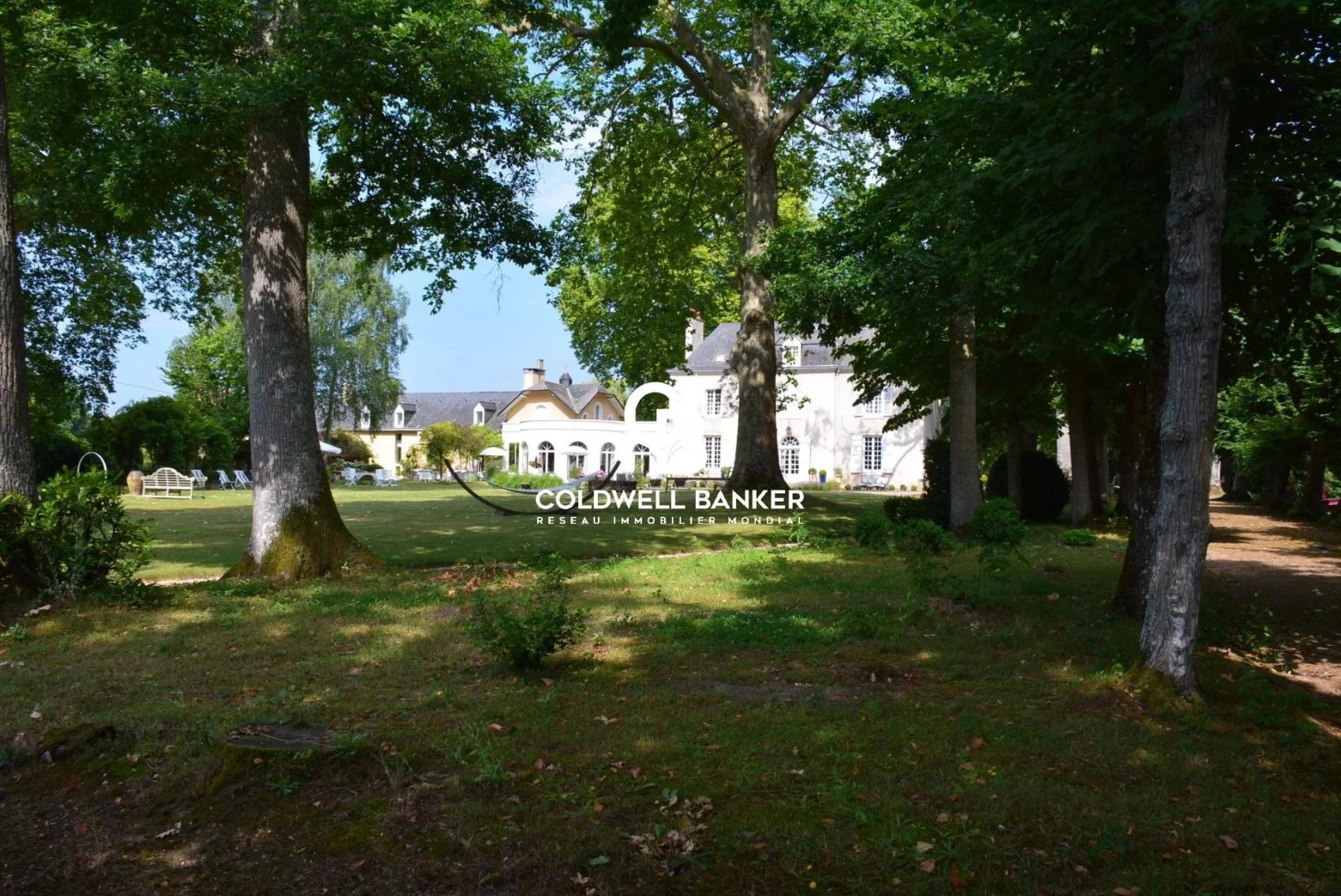 Demeure d'Exception rénovée avec grands espaces et parc aux porte du Mans