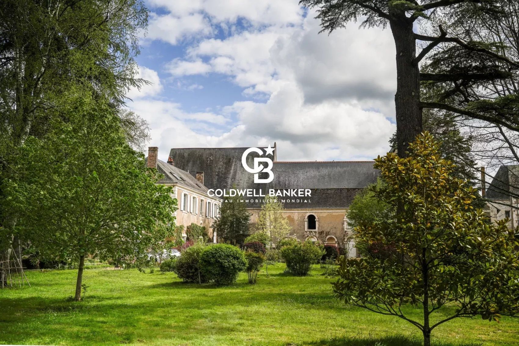 acheter un manoir en sarthe avec un grand terrain