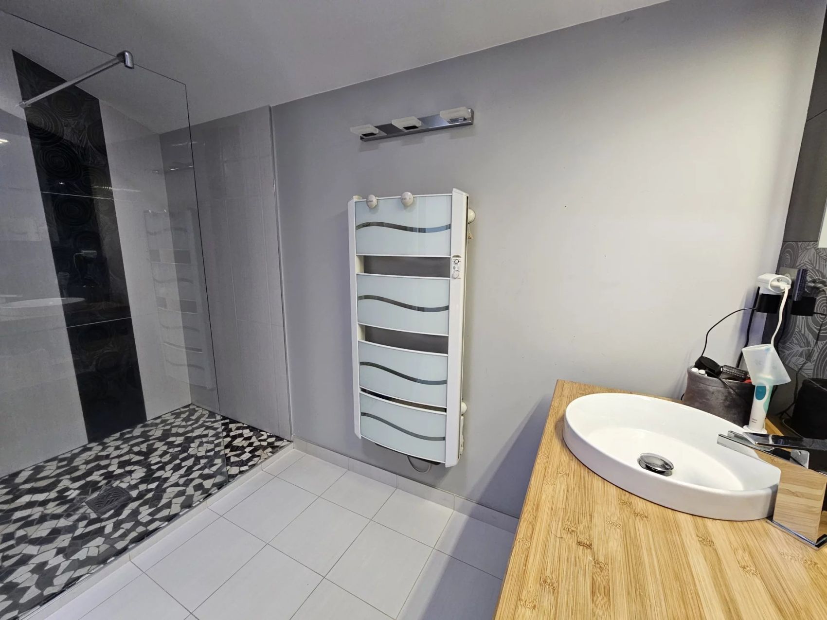 maison loft à vendre avec garages et piscine dans le centre ville du mans