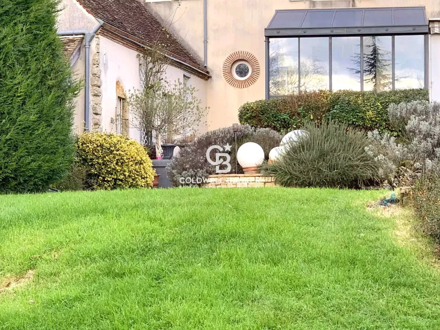 Vendre un bien immobilier avec shooting photo par drone Savigné-l'Évêque