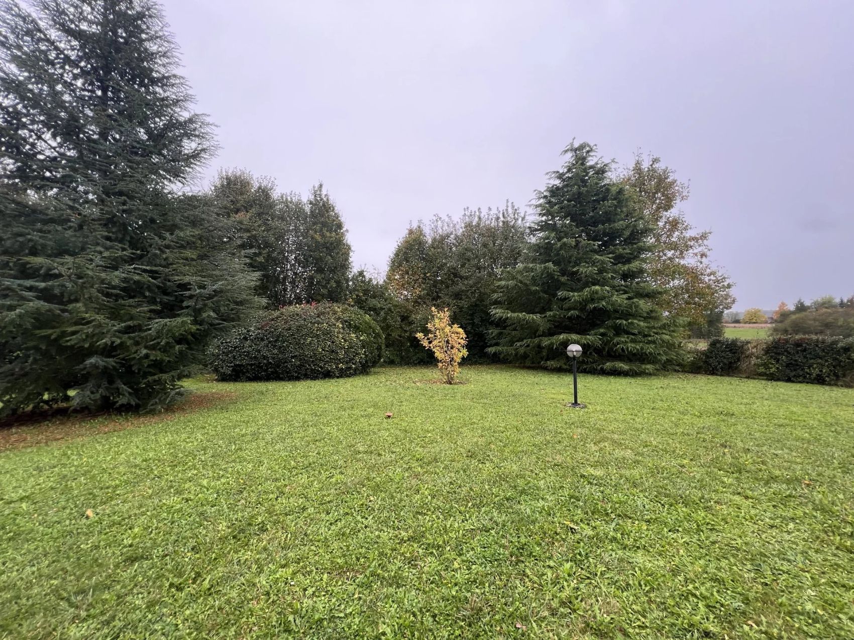 Acheter une maison moderne sans travaux avec un grand terrain à savigné l'évêque