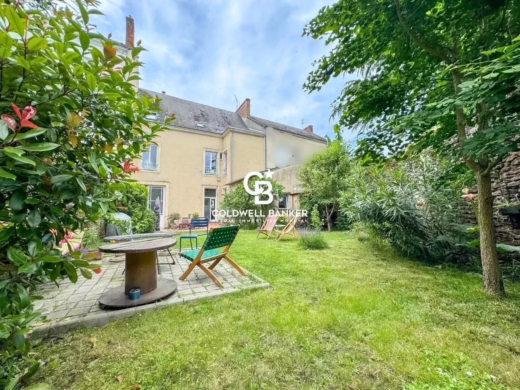 Acheter une maison de famille avec jardin et stationnement sécurisé en centre-ville du Mans