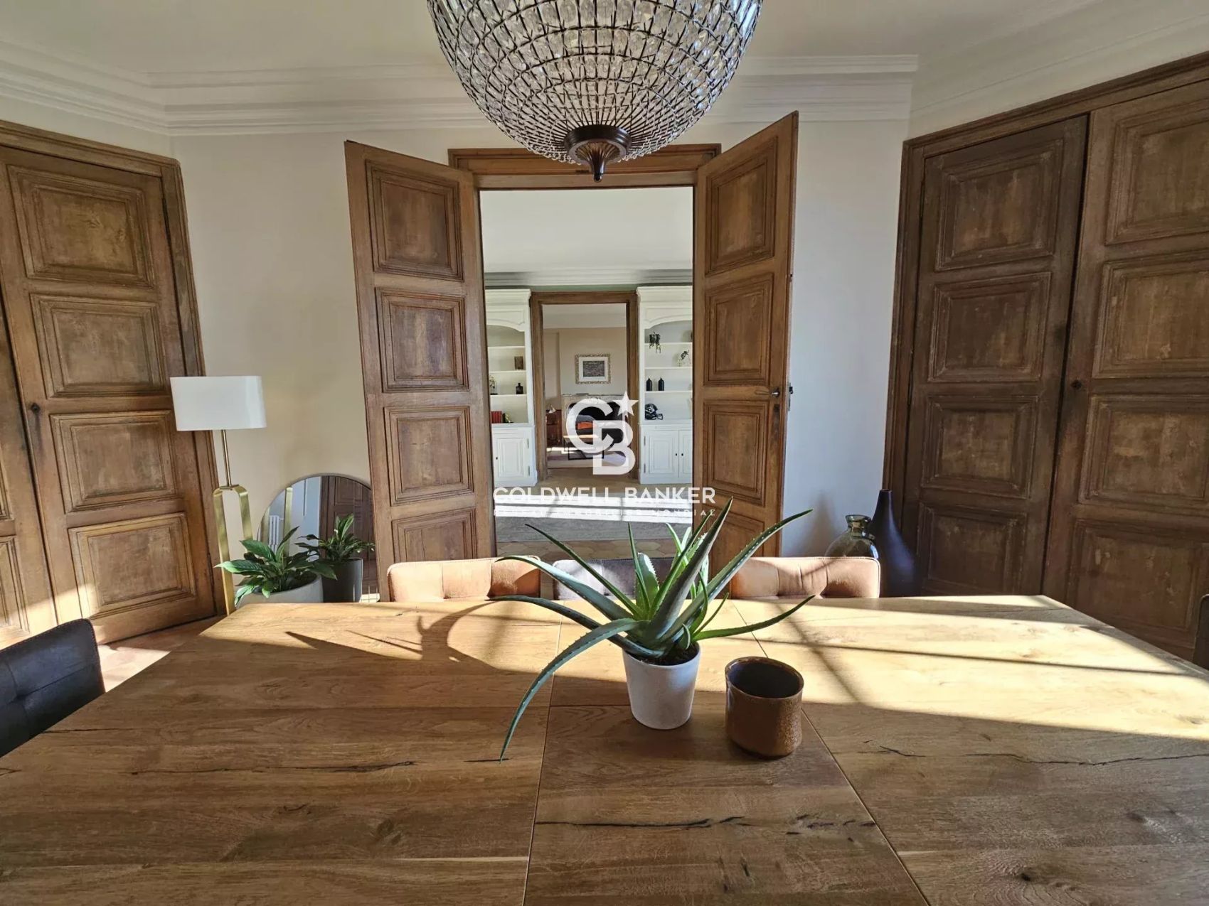 chateau rénové au mans avec un parc boisé