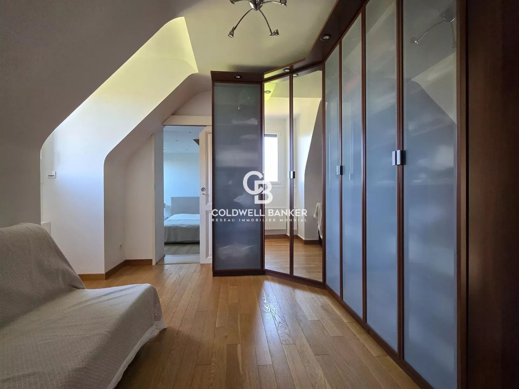 maison de famille à vendre au mans avec jardin clos et arboré