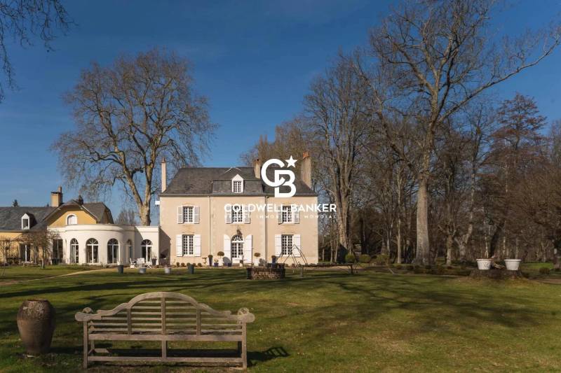 Demeure d'Exception rénovée avec grands espaces et parc aux porte du Mans