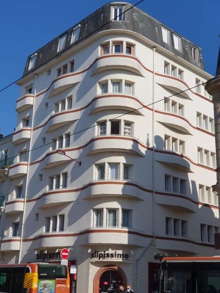 Style GAUDI immeuble face galerie lafayette au Mans boulevard René Levasseur