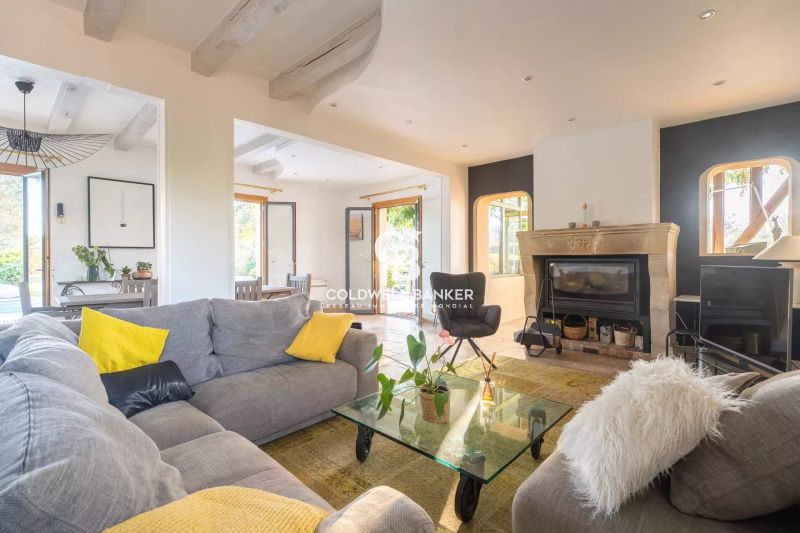 a vendre très belle maison avec piscine proche du mans