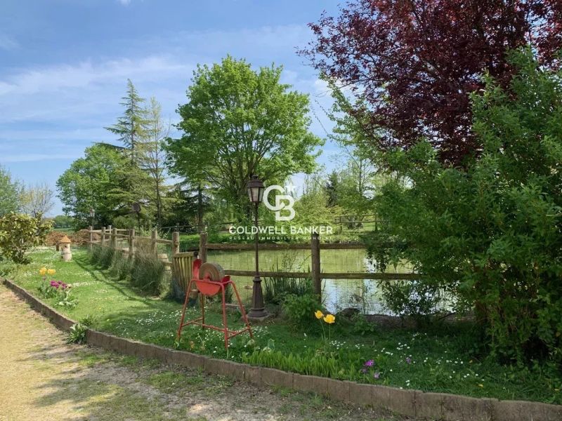 propriété de campagne à vendre à 20 minutes du mans avec maison principale maison indépendante et terrain de 5 hectares