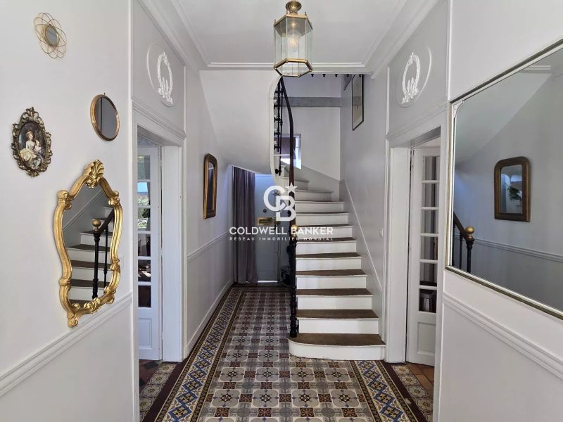 À vendre : Demeure d’Exception proche Le Mans avec Parc Paysager, Piscine et Dépendances