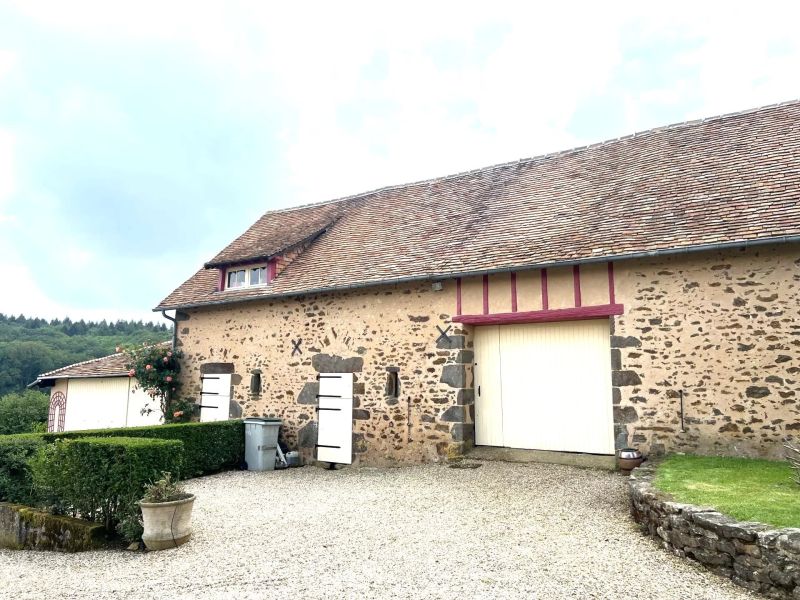 maison de campagne à vendre en sarthe avec dépendances et grand terrain