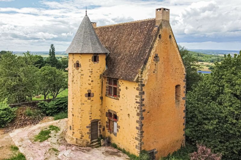 château à vendre en sarthe avec coldwellbanker valproperty