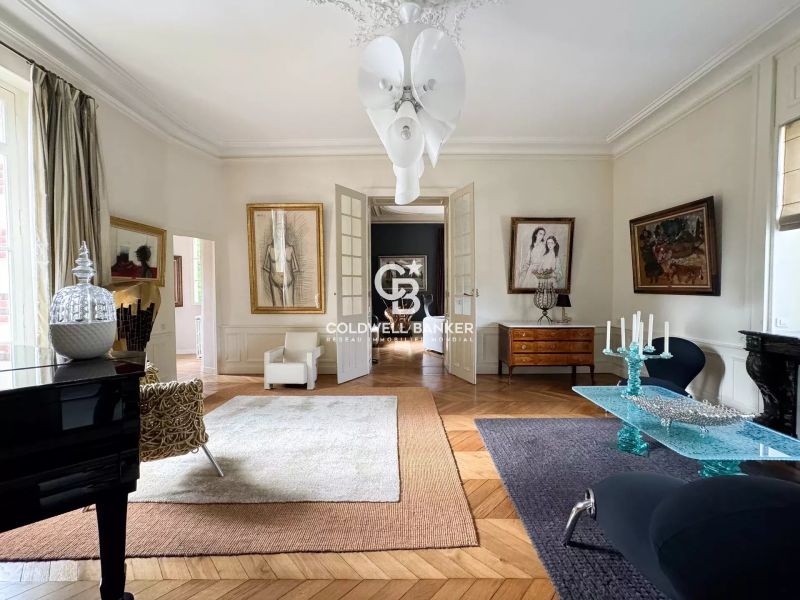 château à vendre avec parc et dépendance