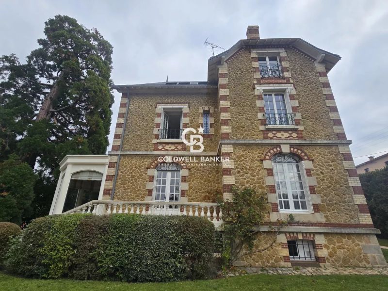 maison avec grand jardin et piscine en centre ville du mans