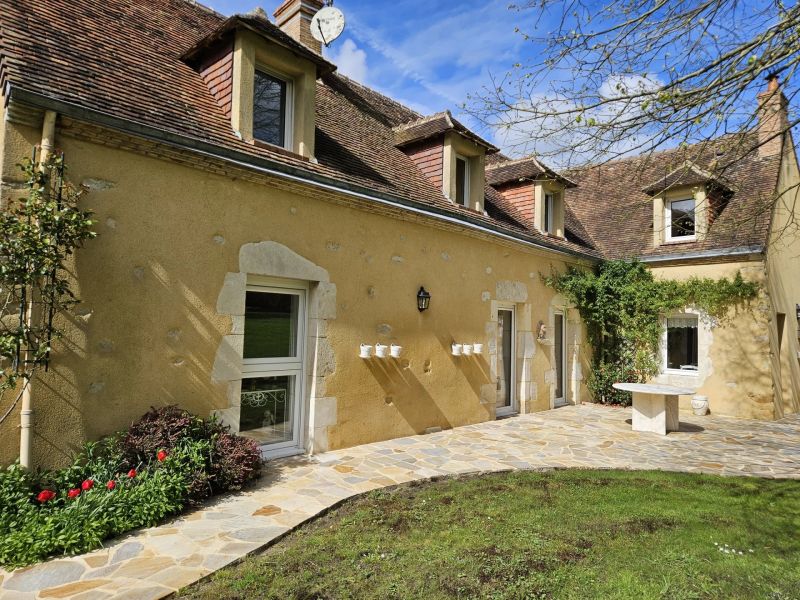 acheter un très grand corp de ferme avec 5 chambres et dépendances