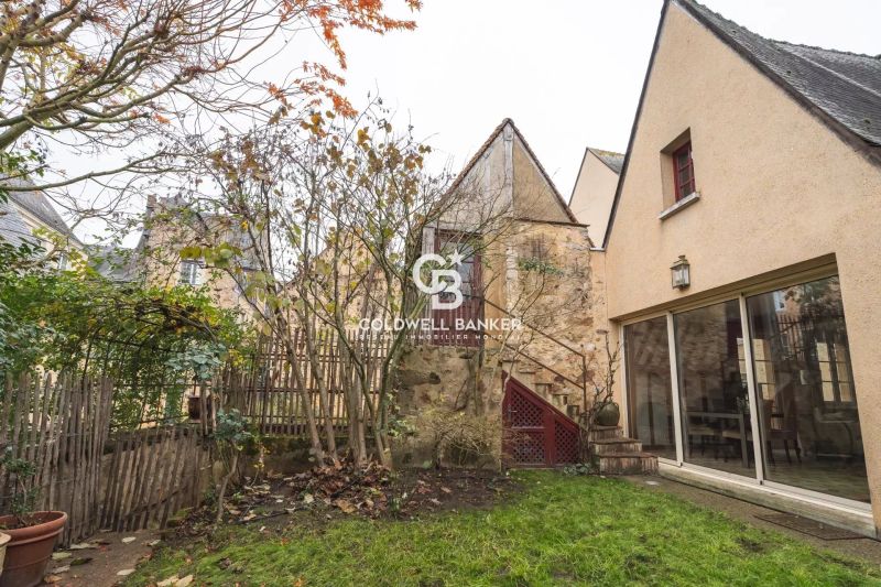 Maison emblématique à acheter dans le Vieux Mans – Propriété historique du XVIᵉ siècle avec jardin et vue dégagée