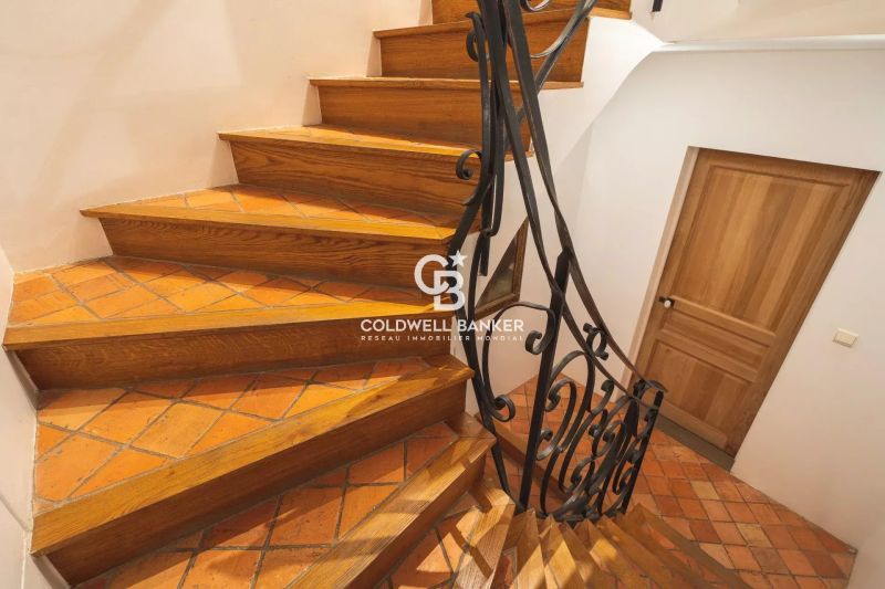 Acheter une maison emblématique du Vieux Mans, rare propriété du XVIᵉ siècle avec jardin, vue dégagée et éléments anciens préservés au cœur de la Cité Plantagenêt