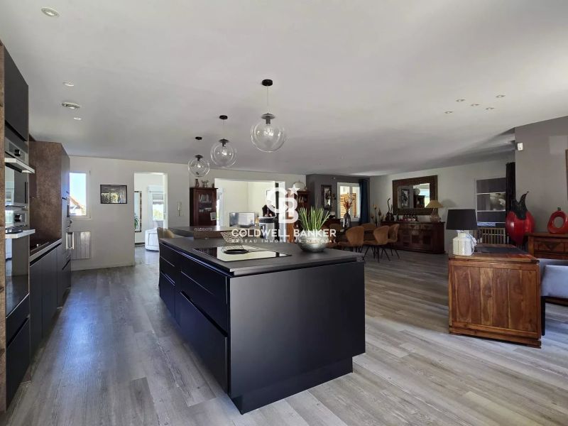 à vendre maison de famille à yvré l'eveque dans la sarthe