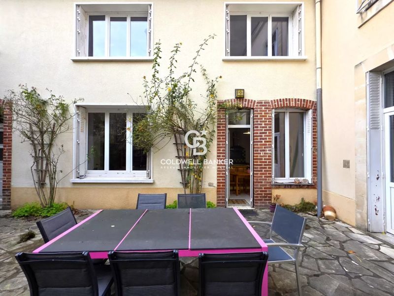 Acheter une grande maison ancienne avec cachet, jardin et plusieurs chambres au cœur du Mans