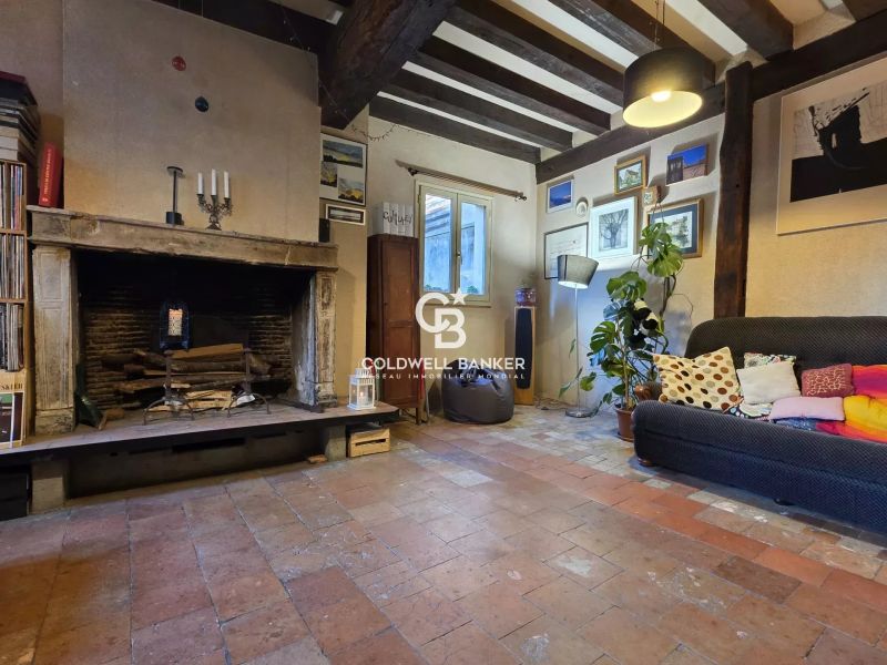 Maison de caractère à vendre dans le Vieux Mans – Jardin clos et grand garage, bien rare