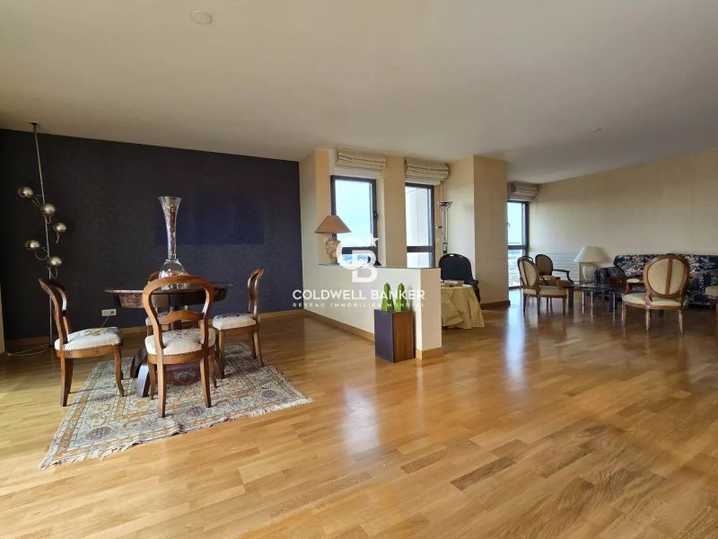 appartement à vendre au mans avec un grand salon et 4 chambres
