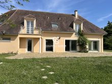 Notre zone d'activité pour ce service Maison de plain-pied avec parc arboré et bonne exposition à la vente